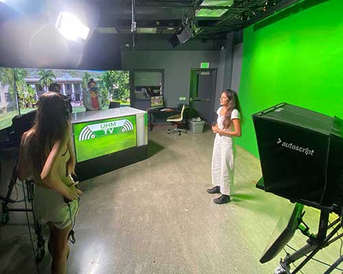 Fall-2021-Journalism-470-students-record-reporter-standups-for-UHMtv-at-the-CSS-Digital-Studios